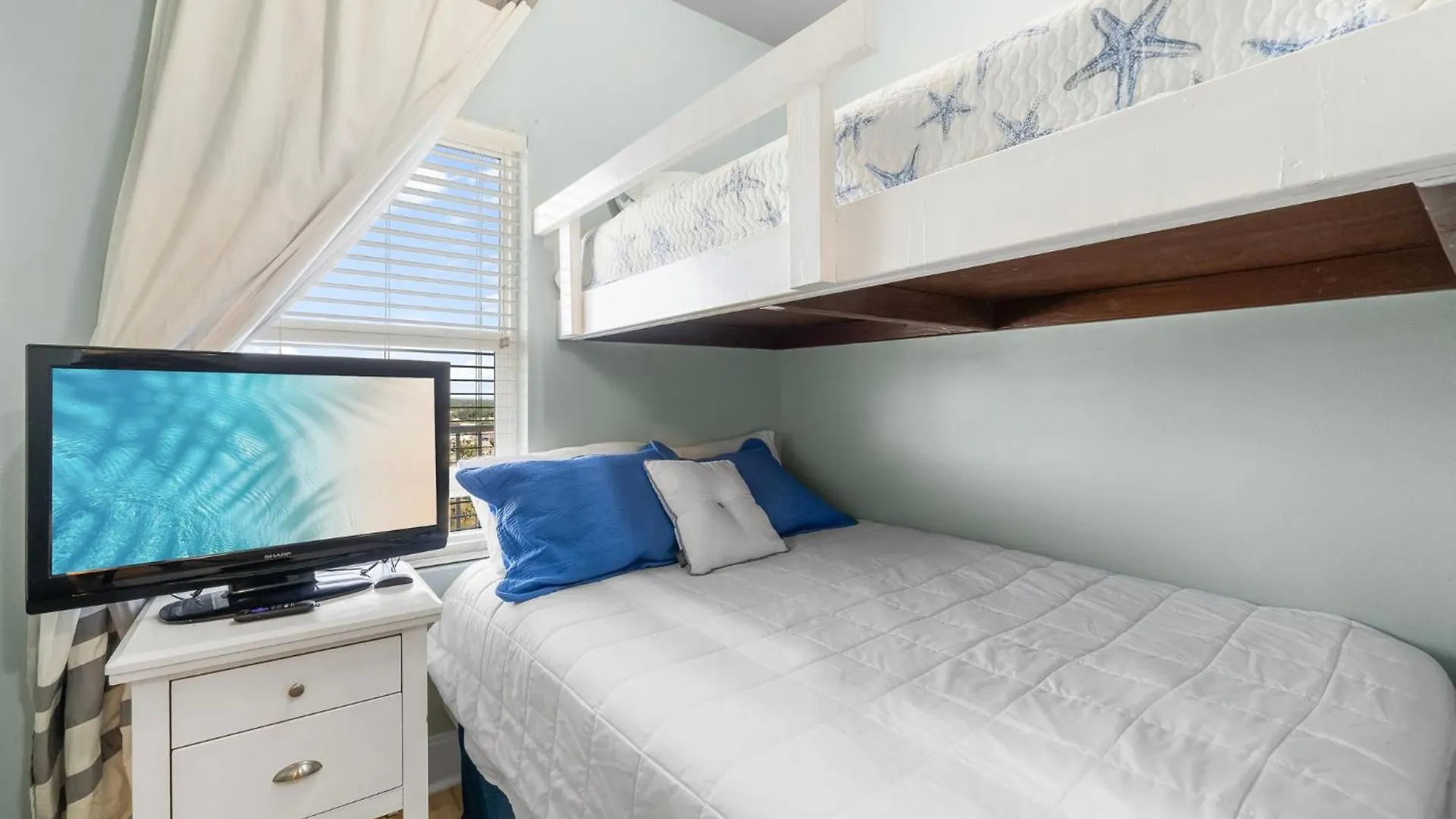 Apartment Beach & Ocean Views! Steps To Beach & Dining, Sleeps 9! Dolce Vita Getaways Pcb Panama City Beach